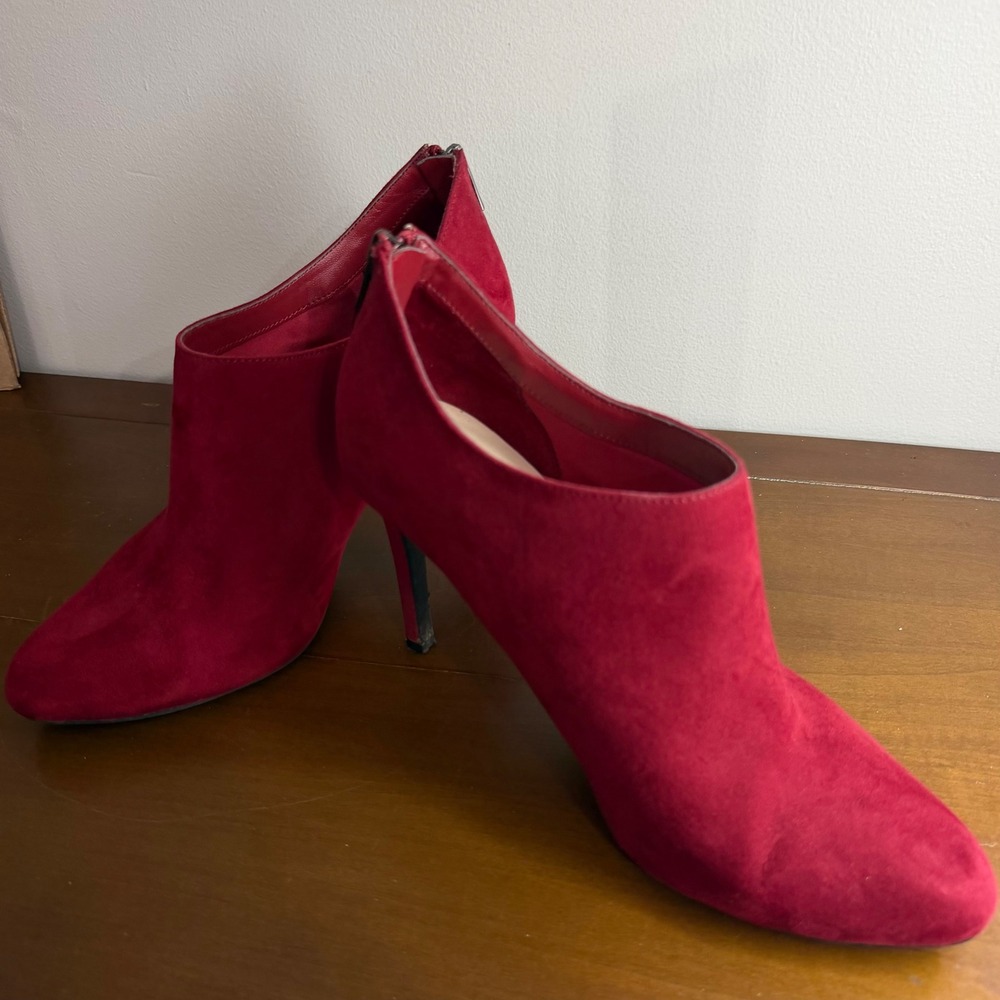 Kelly & Katie Layla Red Faux Suede Stiletto Ankle Bootie Shootie Size 9